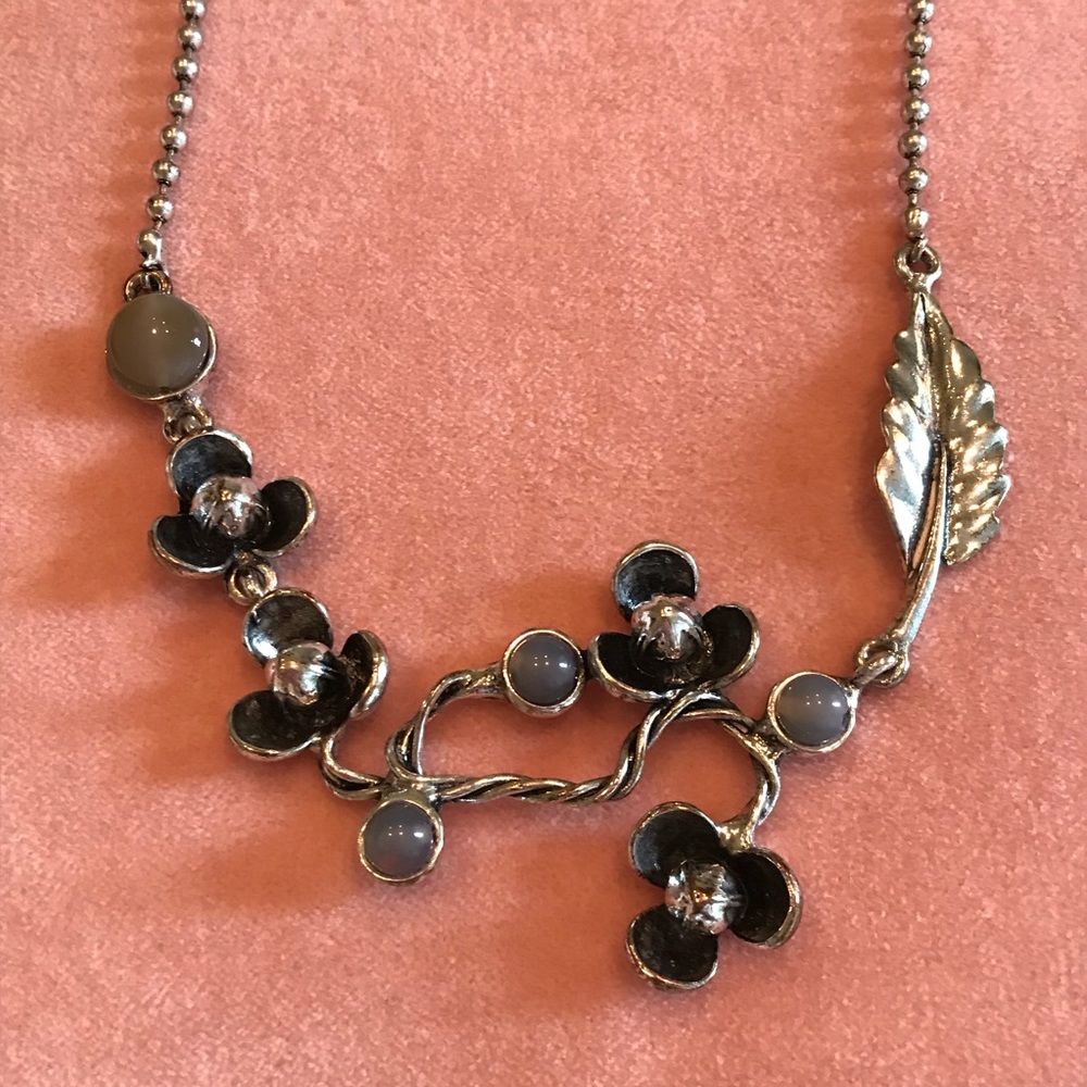 Flower Detailed Necklace 🌸